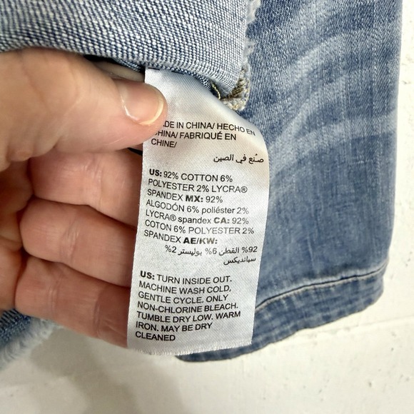 Chico's Cropped Jean Trucker Jacket Boxy Frayed Stretch Layering Capsule Size L - Picture 8 of 10